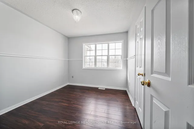 Additional image 15 of 433 Baverstock Cres