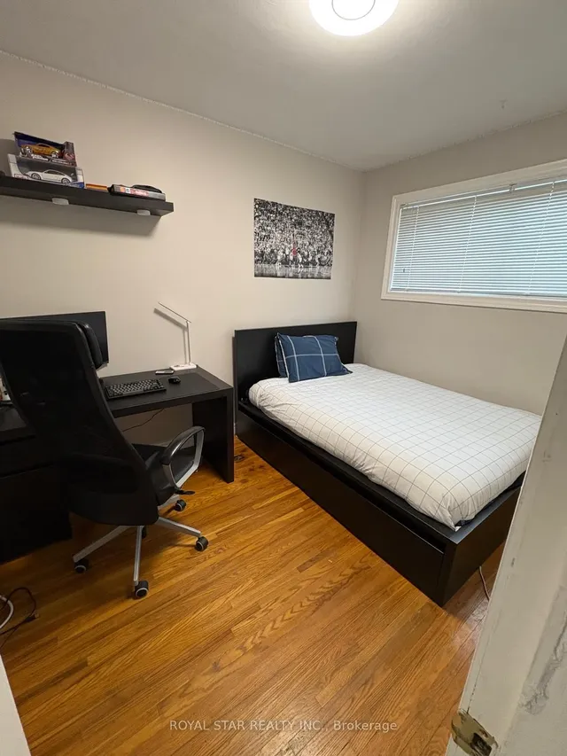 Additional image 10 of 64 Harold Crt