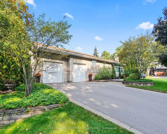 1257 Hillview Cres