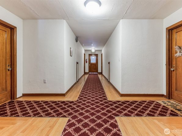 4235 Brooklyn Avenue NE UNIT 402, Seattle, WA 98105