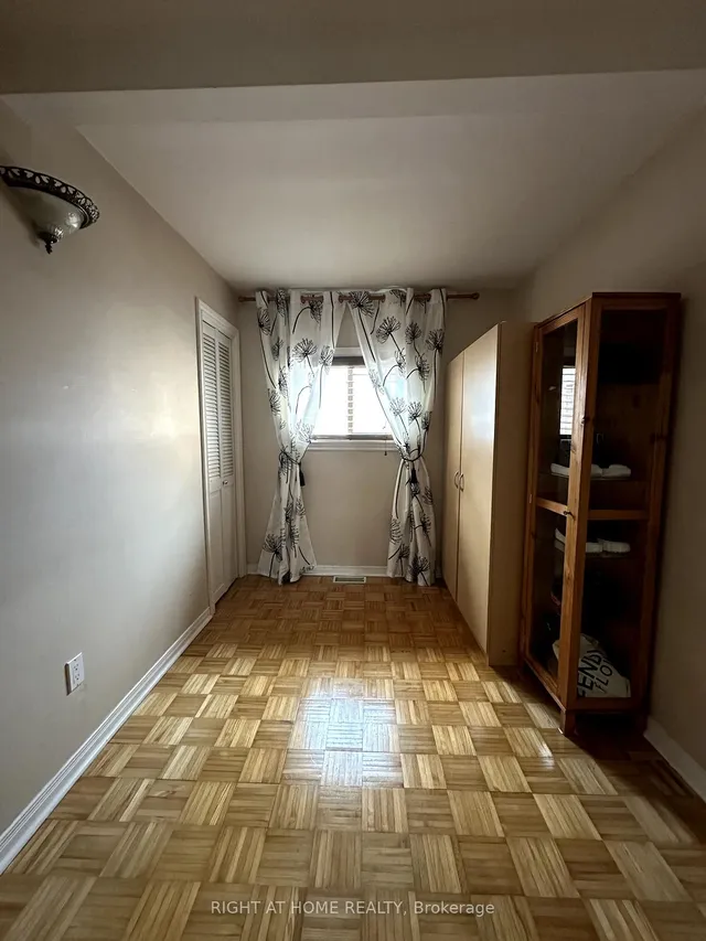 Additional image 18 of 28 Huntington Ave