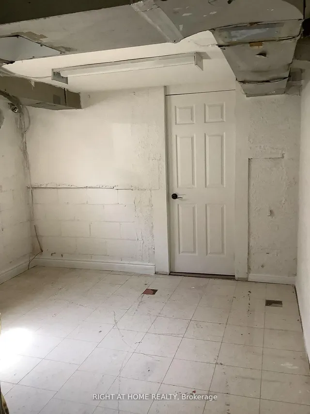 Additional image 9 of 1226 Warden Ave