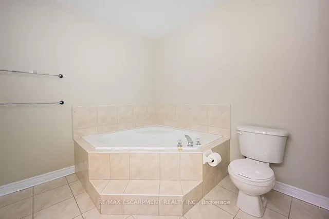 Additional image 21 of 2000 Creekside Dr Unit 501