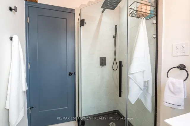 Additional image 29 of 45 Barons Ave