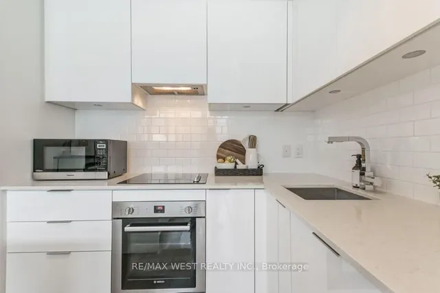 Additional image 12 of 120 Parliament St Unit Th105