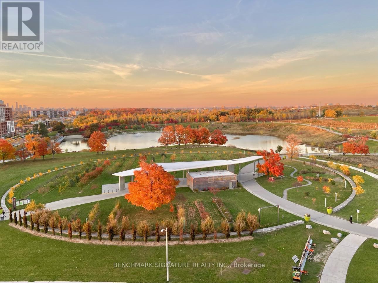 704 - 60 GEORGE BUTCHART DRIVE|Toronto (Downsview-Roding-CFB), Ontario M3K0E1