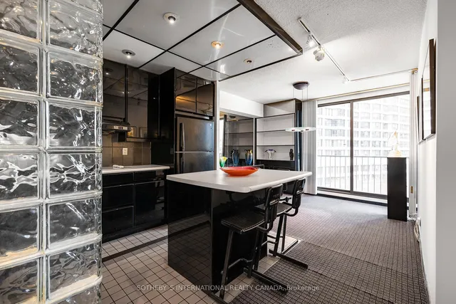 Additional image 7 of 33 Harbour Sq Unit 1008