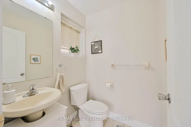 Additional image 15 of 82 Crown Victoria Dr