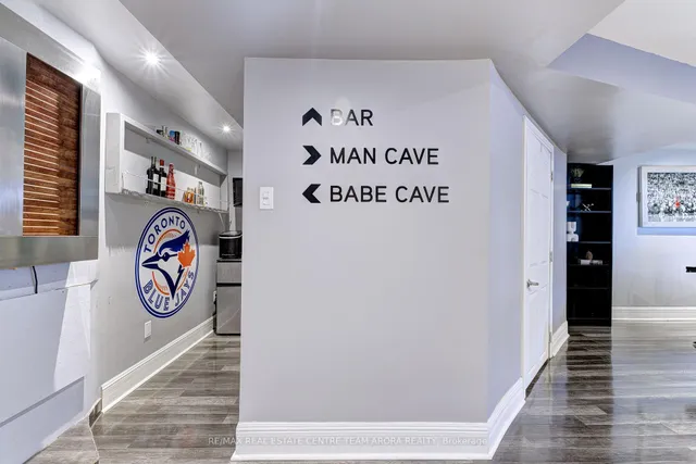 Additional image 32 of 37 Coastline Dr