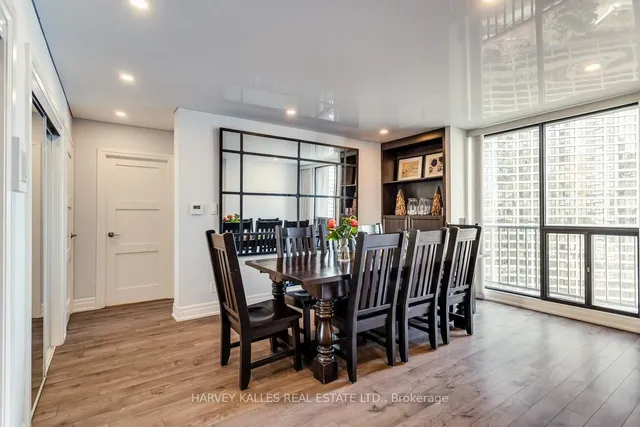 Additional image 17 of 33 Harbour Sq Unit 2440