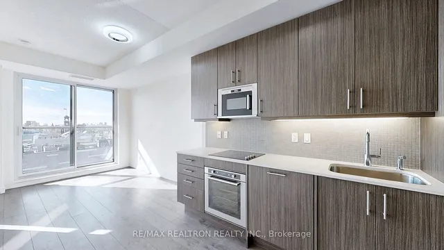 Additional image 9 of 297 College St Unit 815