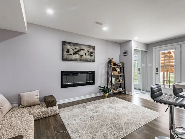 Additional image 24 of 26 Lloyd Cres