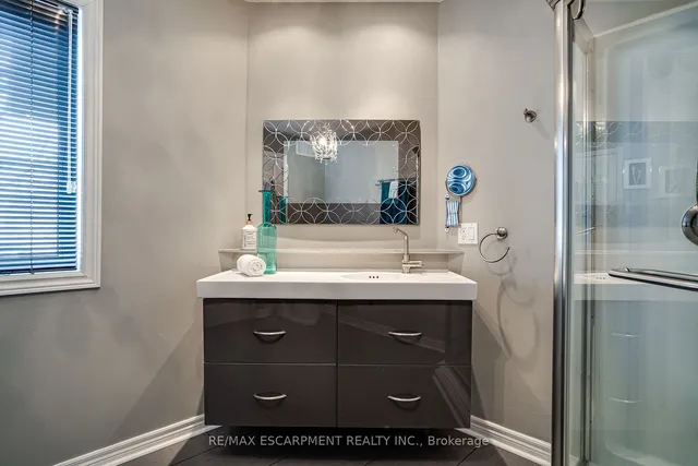 Additional image 33 of 100 Beddoe Dr Unit 27