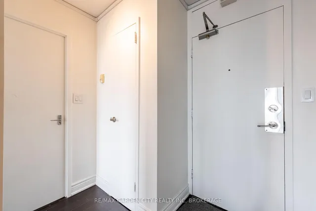 Additional image 8 of 40 Homewood Ave Unit 1903