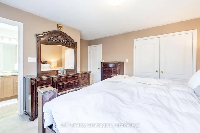 Additional image 32 of 15 Marina Point Cres