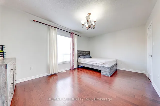 Additional image 21 of 27 Village Lake Cres