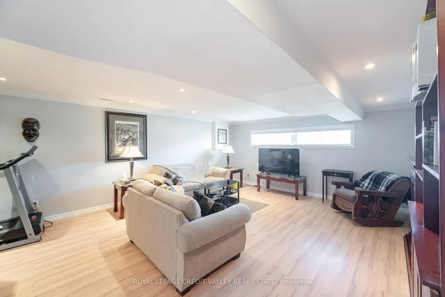 Additional image 39 of 54 Gondola Cres