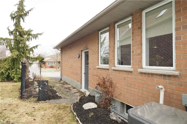 Additional image 40 of 15 Windermere Crt