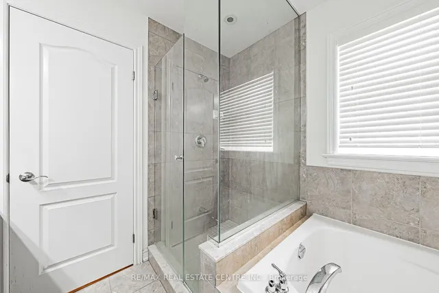 Additional image 28 of 107 Hazelton Ave