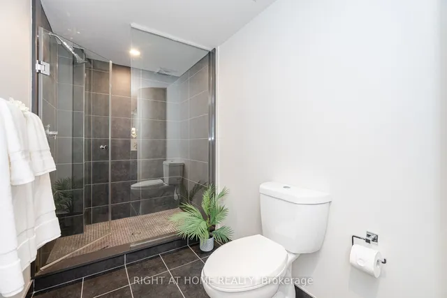 Additional image 31 of 650 King St Unit 106