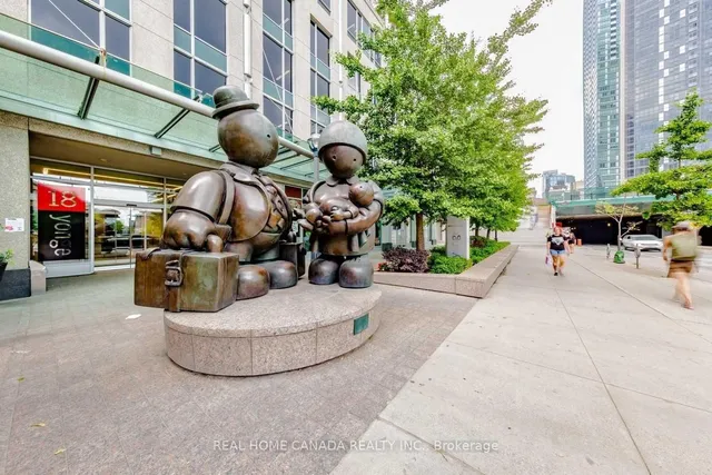 Additional image 3 of 18 Yonge St Unit 814