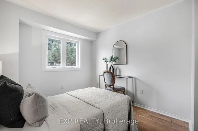 Additional image 33 of 53 Wickstead Crt