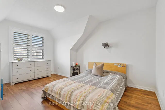 Additional image 10 of 943 McDuffe Cres