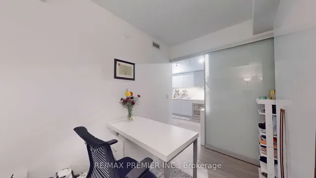 Additional image 23 of 19 Western Battery Rd Unit 3203