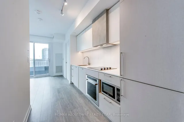 Additional image 6 of 19 Western Battery Rd Unit 1917