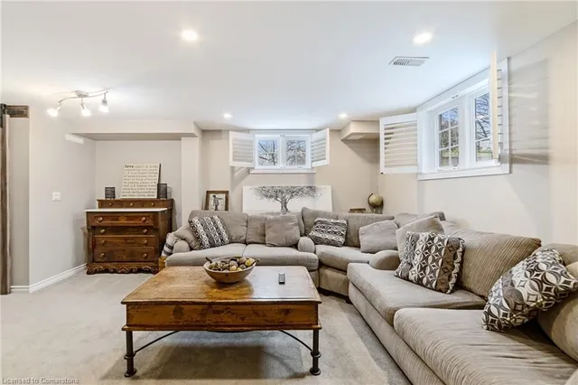 Additional image 21 of 215 Dundas St Unit 31