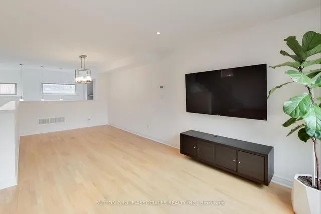 Additional image 18 of 70 Guildwood Pkwy Unit 4