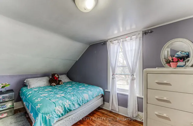 Additional image 31 of 87 6 Ave