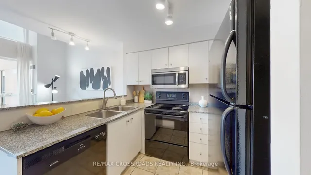 Additional image 12 of 18 Merton St Unit 716