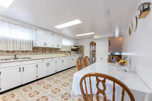 Additional image 37 of 258 Apache Tr