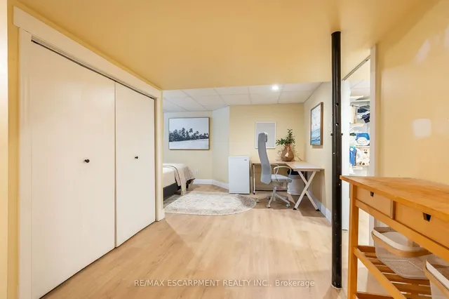 Additional image 31 of 351 Queensdale Ave