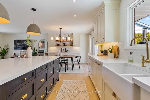 Additional image 7 of 694 Holt Dr