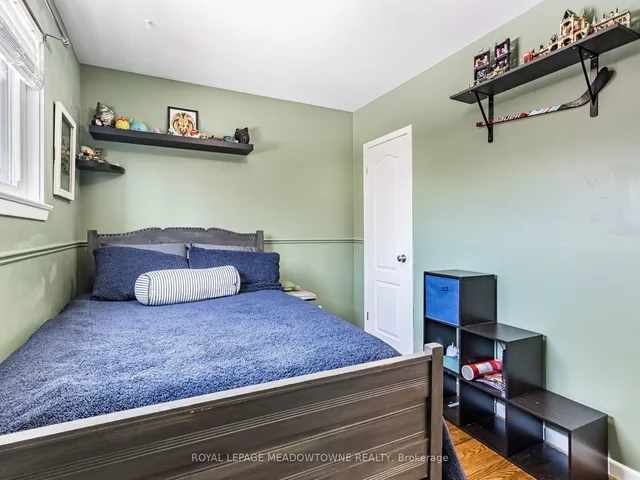 Additional image 27 of 48 Chatsworth Dr