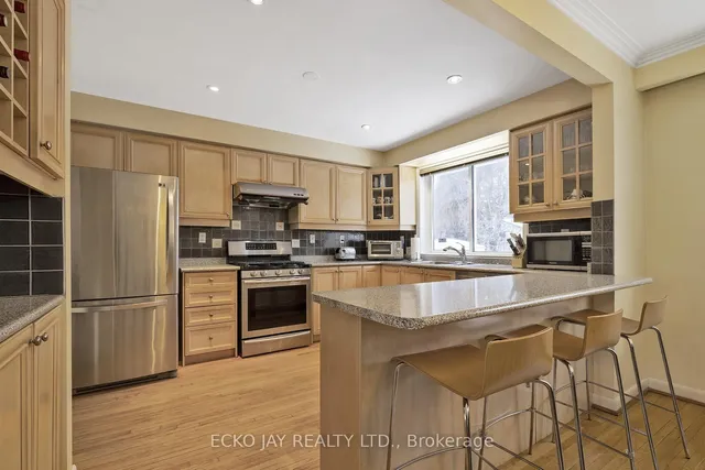 Additional image 10 of 8 Longwood Dr