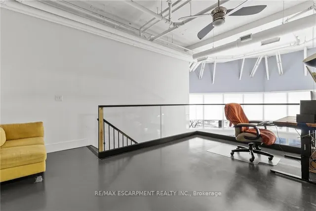 Additional image 24 of 66 Bay St Unit 105