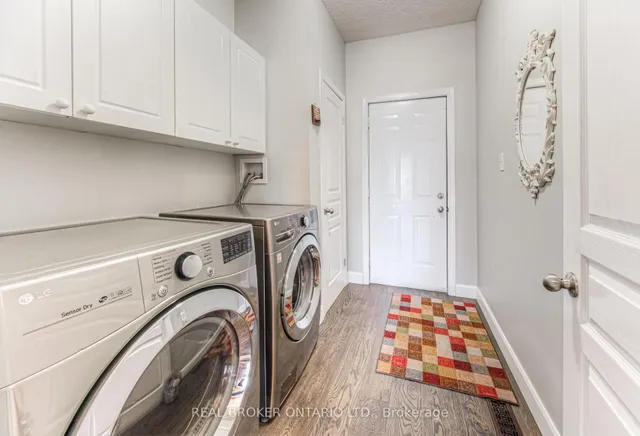 Additional image 23 of 900 Doon Village Rd Unit 4