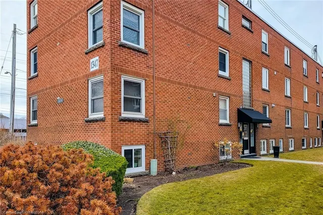 Additional image 8 of 1347 Lakeshore Rd Unit 37