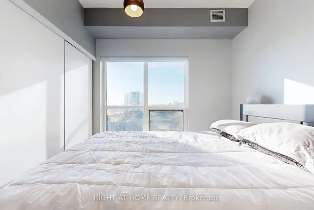 Additional image 10 of 181 Village Green Sq Unit 1218