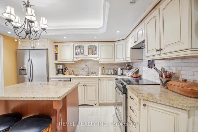 Additional image 25 of 65 Harbour Sq Unit 2410