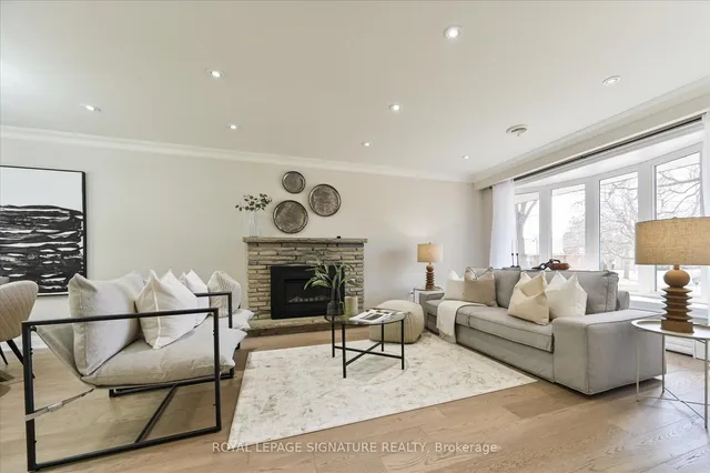 Additional image 7 of 11 Comet Crt