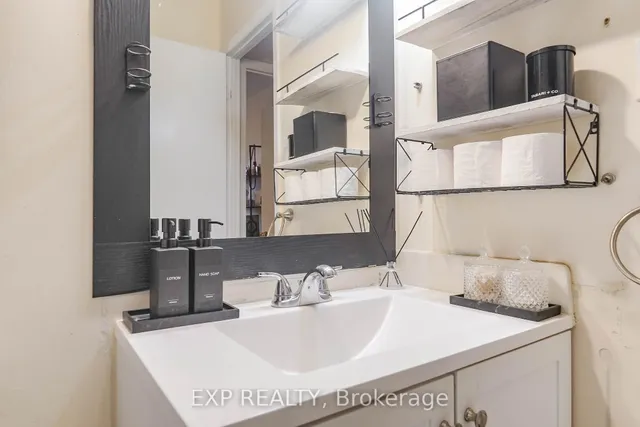 Additional image 33 of 55 Hollyberry Tr