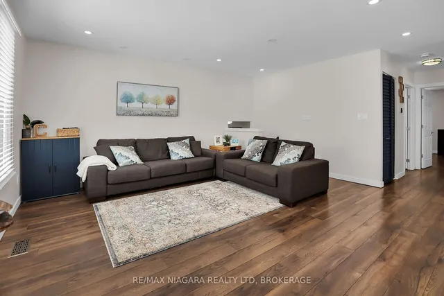 Additional image 12 of 52 Yorkdale Cres