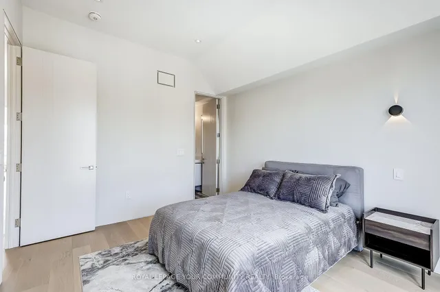 Additional image 36 of 131 Poyntz Ave