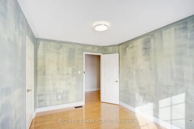 Additional image 34 of 25 Hollowgrove Blvd