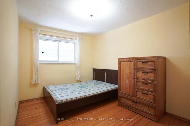 Additional image 36 of 52 Yellowstone St