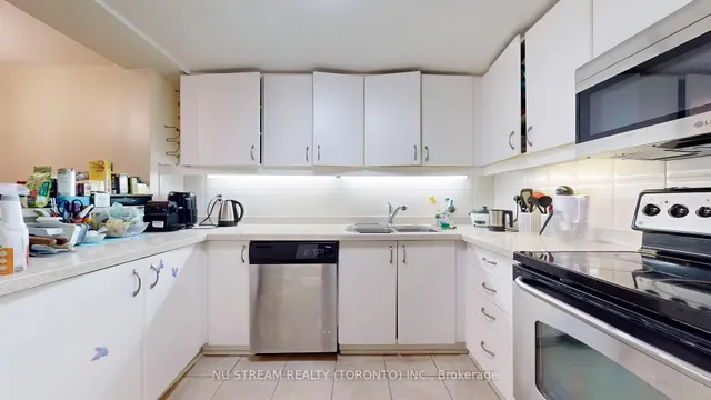 Additional image 20 of 711 Bay St Unit 912